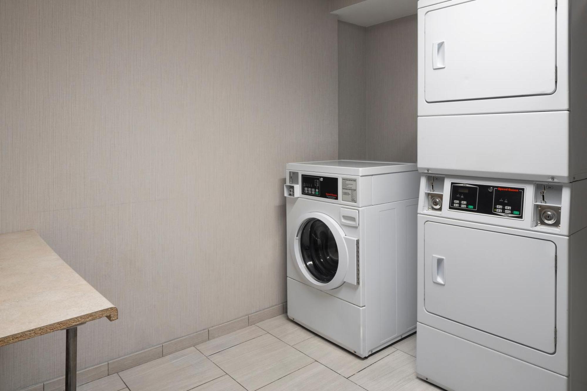 Hampton Inn & Suites Yonkers - Westchester Extérieur photo